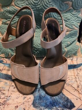 Aravon Women’s Taupe Slingback Sandals